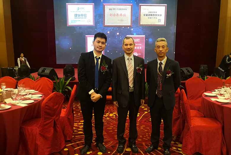 吳炎光總經理的合照